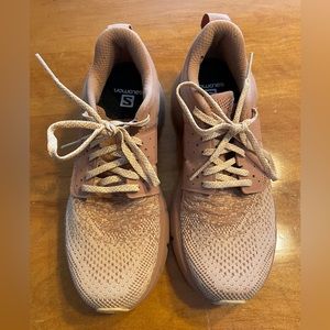 Salomon Running Shoes Size 8 Predict SOC